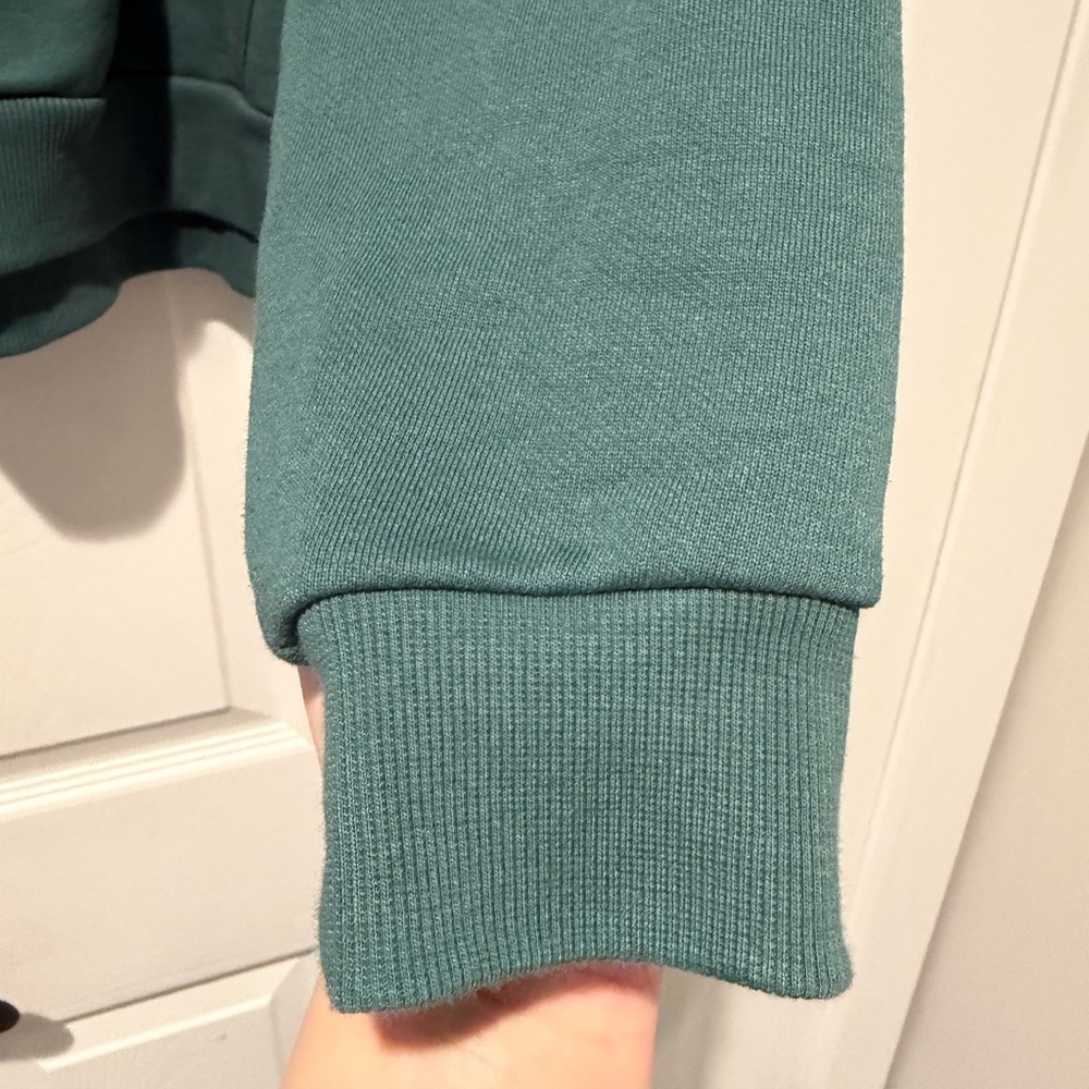 Auth.✅ ALO Yoga RARE Accolade Hoodie in “Winter Ivy” Size Medium💚 - Picture 5 of 8
